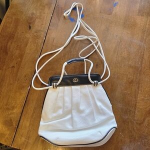 Vintage Gucci White Pebbled Leather Frame Pouch Bag – Interlocking G Logo